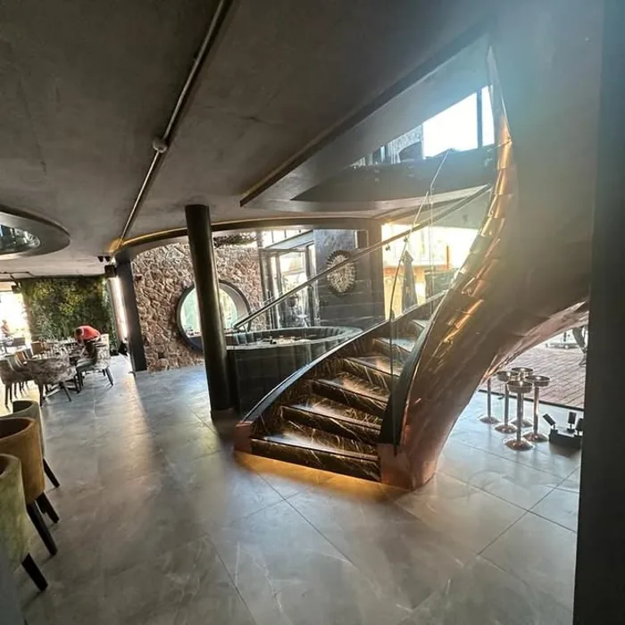 Sculptural staircase installation